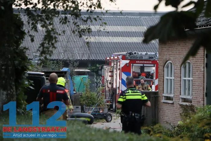 Hooibalen in lichterlaaie op geitenboerderij in Waspik, snelle actie van boer voorkomt erger 6 Hooibalen in lichterlaaie op geitenboerderij in Waspik, snelle actie van boer voorkomt erger 112 De Langstraat