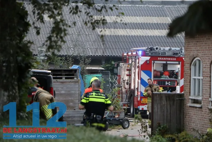 Hooibalen in lichterlaaie op geitenboerderij in Waspik, snelle actie van boer voorkomt erger 7 Hooibalen in lichterlaaie op geitenboerderij in Waspik, snelle actie van boer voorkomt erger 112 De Langstraat