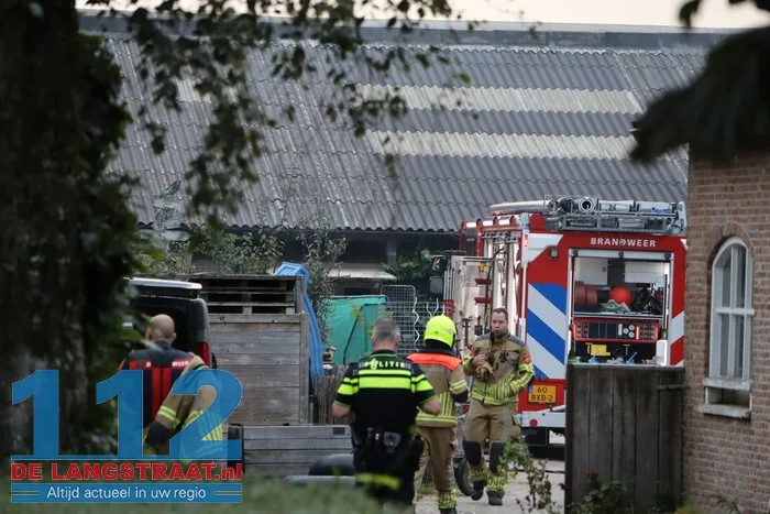 Hooibalen in lichterlaaie op geitenboerderij in Waspik, snelle actie van boer voorkomt erger 8 Hooibalen in lichterlaaie op geitenboerderij in Waspik, snelle actie van boer voorkomt erger 112 De Langstraat
