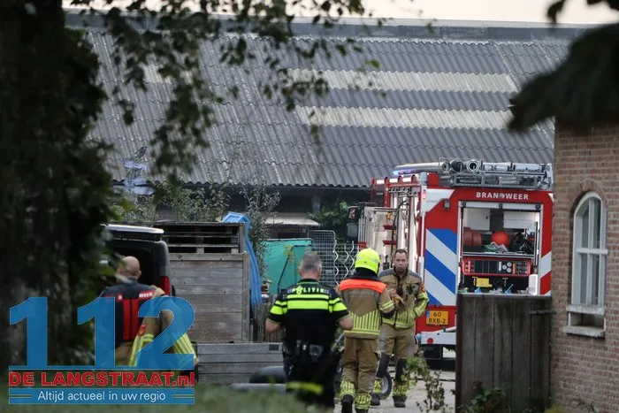 Hooibalen in lichterlaaie op geitenboerderij in Waspik, snelle actie van boer voorkomt erger 9 Hooibalen in lichterlaaie op geitenboerderij in Waspik, snelle actie van boer voorkomt erger 112 De Langstraat