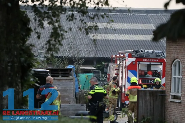 Hooibalen in lichterlaaie op geitenboerderij in Waspik, snelle actie van boer voorkomt erger 10 Hooibalen in lichterlaaie op geitenboerderij in Waspik, snelle actie van boer voorkomt erger 112 De Langstraat