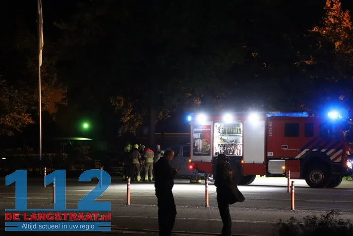 Busje in brand op parkeerplaats bij slagbomen van de Efteling 1 Busje in brand op parkeerplaats bij slagbomen van de Efteling 112 De Langstraat