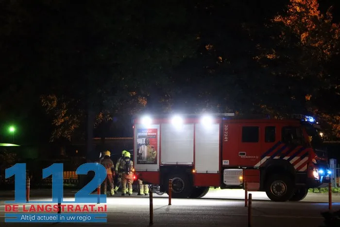 Busje in brand op parkeerplaats bij slagbomen van de Efteling 2 Busje in brand op parkeerplaats bij slagbomen van de Efteling 112 De Langstraat