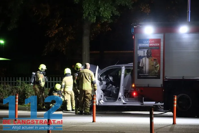 Busje in brand op parkeerplaats bij slagbomen van de Efteling 5 Busje in brand op parkeerplaats bij slagbomen van de Efteling 112 De Langstraat