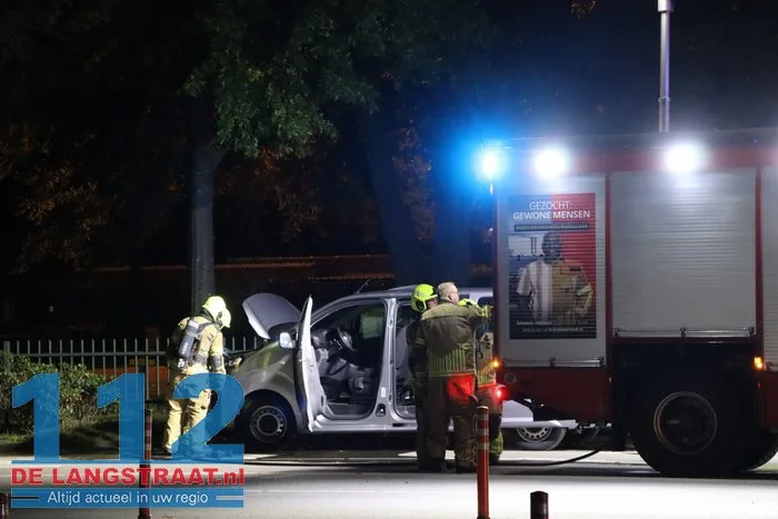 Busje in brand op parkeerplaats bij slagbomen van de Efteling 7 Busje in brand op parkeerplaats bij slagbomen van de Efteling 112 De Langstraat