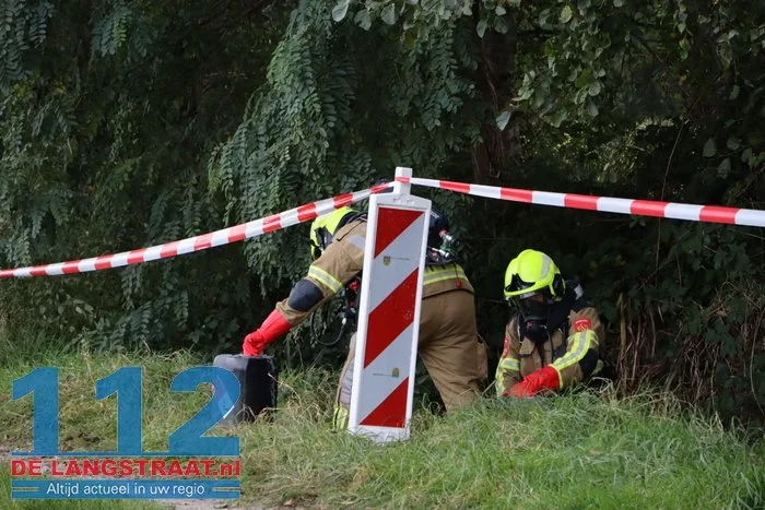 Jerrycans met onbekende vloeistof gevonden in Kaatsheuvel: brandweer voert metingen uit 9 Jerrycans met onbekende vloeistof gevonden in Kaatsheuvel: brandweer voert metingen uit 112 De Langstraat