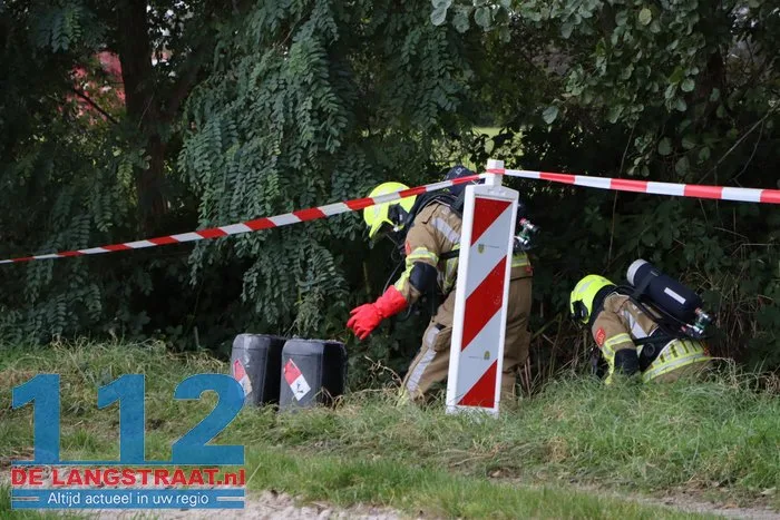 Jerrycans met onbekende vloeistof gevonden in Kaatsheuvel: brandweer voert metingen uit 10 Jerrycans met onbekende vloeistof gevonden in Kaatsheuvel: brandweer voert metingen uit 112 De Langstraat