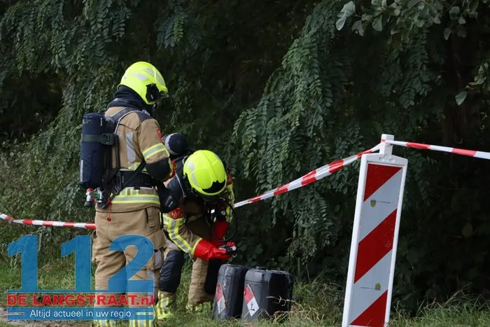 Jerrycans met onbekende vloeistof gevonden in Kaatsheuvel: brandweer voert metingen uit 14 Jerrycans met onbekende vloeistof gevonden in Kaatsheuvel: brandweer voert metingen uit 112 De Langstraat
