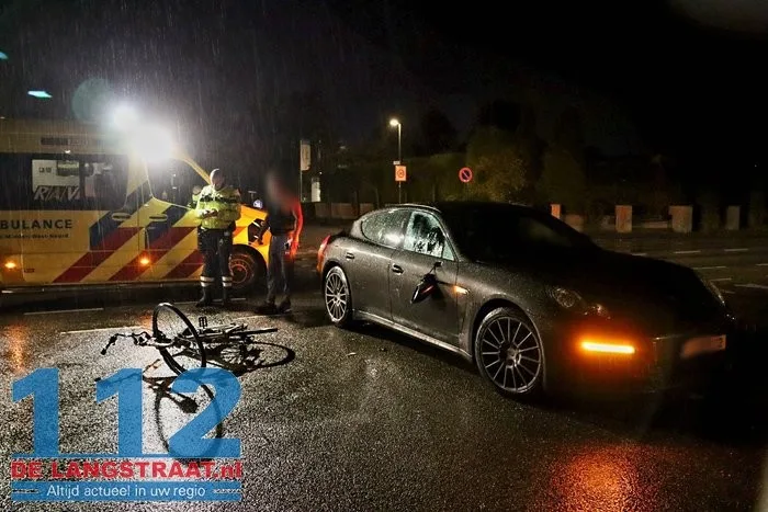 Aanrijding tussen scooter, fietser en auto Groenewoudlaan Waalwijk 1 Aanrijding tussen scooter, fietser en auto Groenewoudlaan Waalwijk 112 De Langstraat