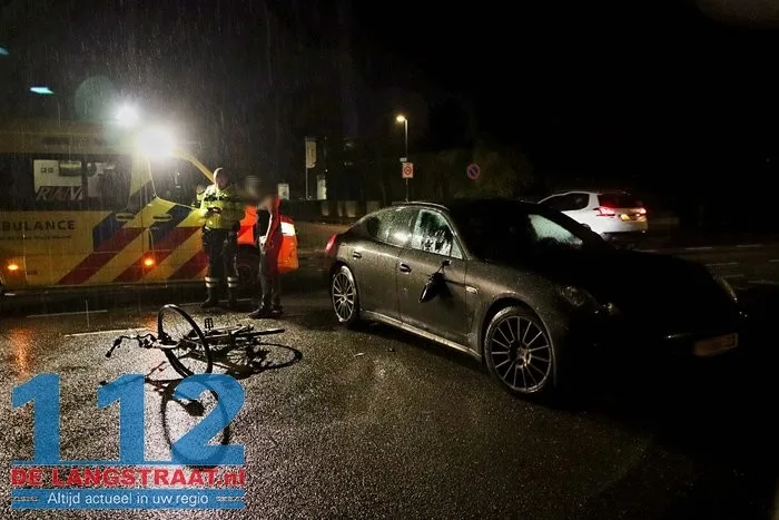 Aanrijding tussen scooter, fietser en auto Groenewoudlaan Waalwijk 2 Aanrijding tussen scooter, fietser en auto Groenewoudlaan Waalwijk 112 De Langstraat