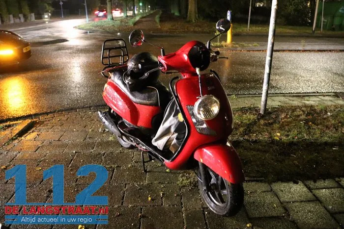 Aanrijding tussen scooter, fietser en auto Groenewoudlaan Waalwijk 4 Aanrijding tussen scooter, fietser en auto Groenewoudlaan Waalwijk 112 De Langstraat