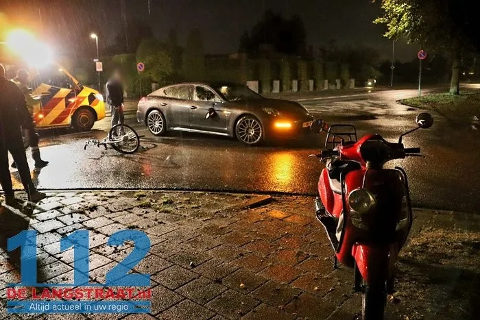 Aanrijding tussen scooter, fietser en auto Groenewoudlaan Waalwijk 7 Aanrijding tussen scooter, fietser en auto Groenewoudlaan Waalwijk 112 De Langstraat