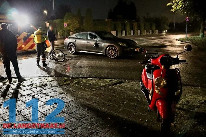 Aanrijding tussen scooter, fietser en auto Groenewoudlaan Waalwijk 8 Aanrijding tussen scooter, fietser en auto Groenewoudlaan Waalwijk 112 De Langstraat