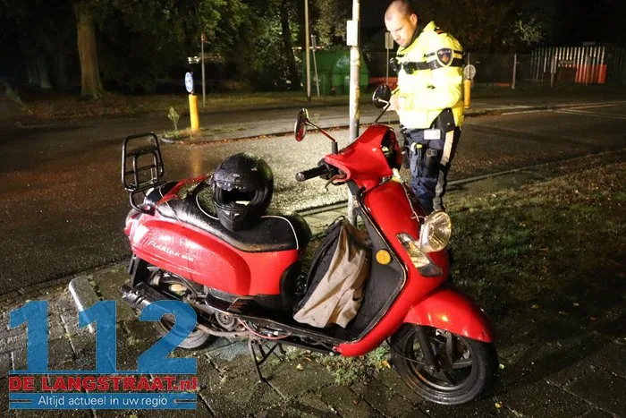 Aanrijding tussen scooter, fietser en auto Groenewoudlaan Waalwijk 9 Aanrijding tussen scooter, fietser en auto Groenewoudlaan Waalwijk 112 De Langstraat