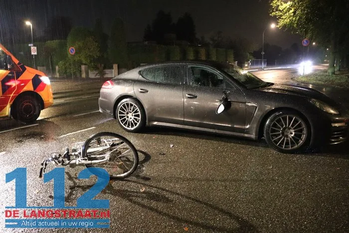 Aanrijding tussen scooter, fietser en auto Groenewoudlaan Waalwijk 10 Aanrijding tussen scooter, fietser en auto Groenewoudlaan Waalwijk 112 De Langstraat