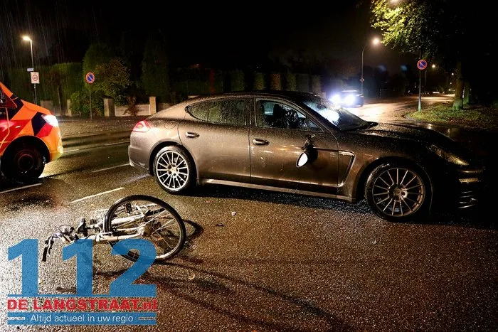 Aanrijding tussen scooter, fietser en auto Groenewoudlaan Waalwijk 11 Aanrijding tussen scooter, fietser en auto Groenewoudlaan Waalwijk 112 De Langstraat