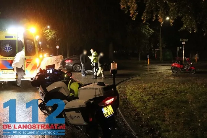 Aanrijding tussen scooter, fietser en auto Groenewoudlaan Waalwijk 13 Aanrijding tussen scooter, fietser en auto Groenewoudlaan Waalwijk 112 De Langstraat