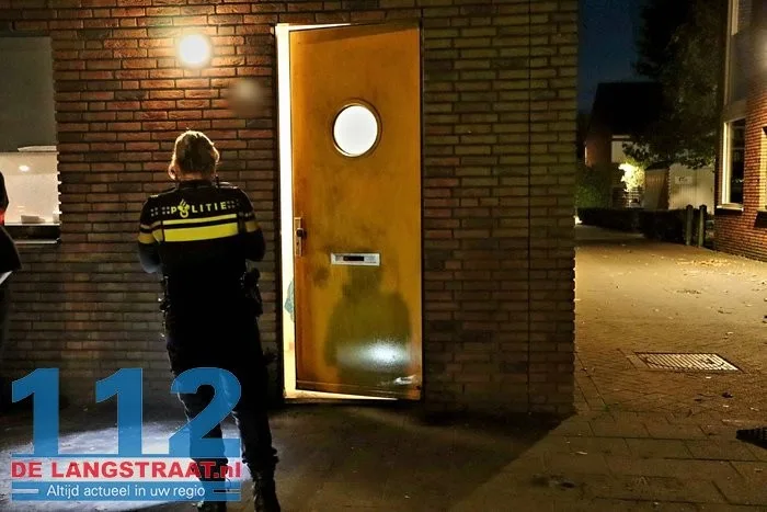 Voordeur in brand woning na harde knal Kaatsheuvel 1 Voordeur in brand woning na harde knal Kaatsheuvel 112 De Langstraat