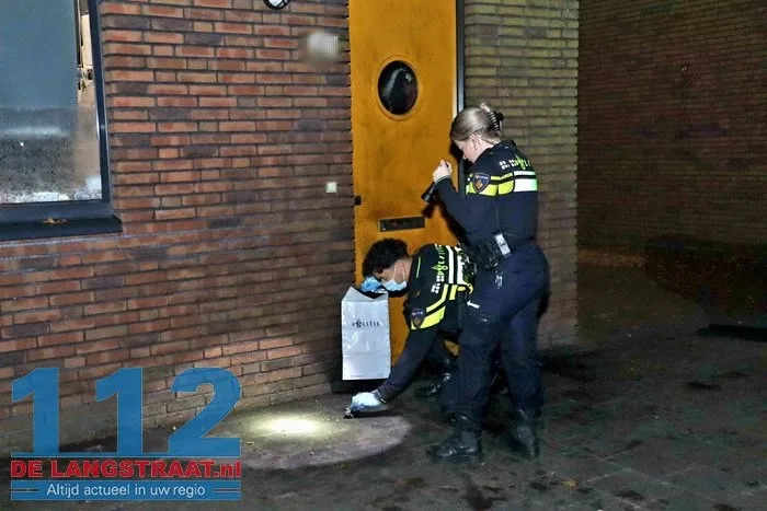 Voordeur in brand woning na harde knal Kaatsheuvel 10 Voordeur in brand woning na harde knal Kaatsheuvel 112 De Langstraat