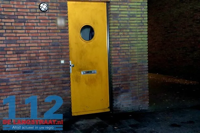 Voordeur in brand woning na harde knal Kaatsheuvel 16 Voordeur in brand woning na harde knal Kaatsheuvel 112 De Langstraat