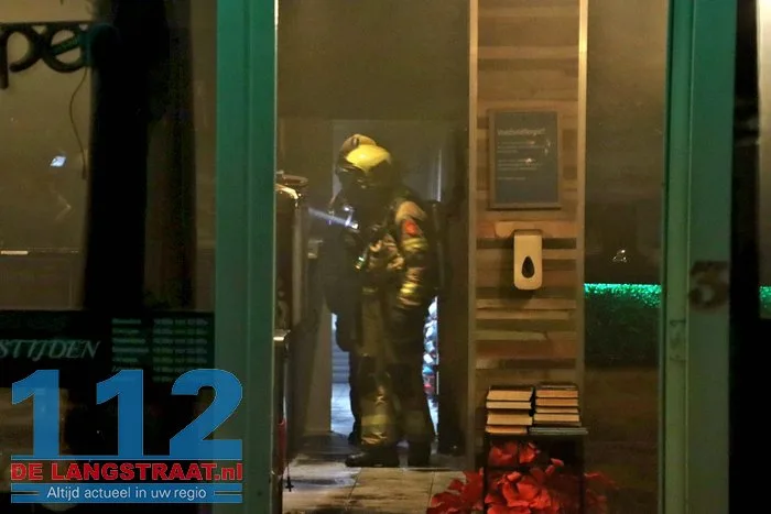 Brand bij Pizzeria Grand Grazia Vlijmen, meerdere vuurhaarden in pand aangetroffen 10 Brand bij Pizzeria Grand Grazia Vlijmen, meerdere vuurhaarden in pand aangetroffen 112 De Langstraat