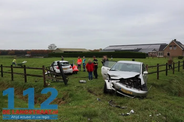Twee auto's knallen op elkaar in Drunen, belanden allebei in weiland 1 Twee auto's knallen op elkaar in Drunen, belanden allebei in weiland 112 De Langstraat