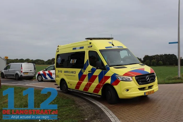 Twee auto's knallen op elkaar in Drunen, belanden allebei in weiland 10 Twee auto's knallen op elkaar in Drunen, belanden allebei in weiland 112 De Langstraat