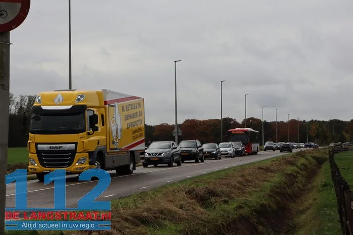 Twee auto's knallen op elkaar in Drunen, belanden allebei in weiland 20 Twee auto's knallen op elkaar in Drunen, belanden allebei in weiland 112 De Langstraat