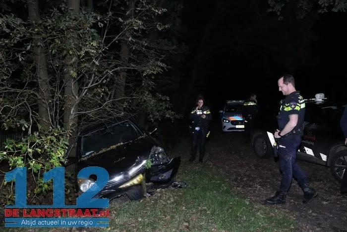 Auto belandt in sloot Kaatsheuvel, bestuurder spoorloos na ongeval 3 Auto belandt in sloot Kaatsheuvel, bestuurder spoorloos na ongeval 112 De Langstraat
