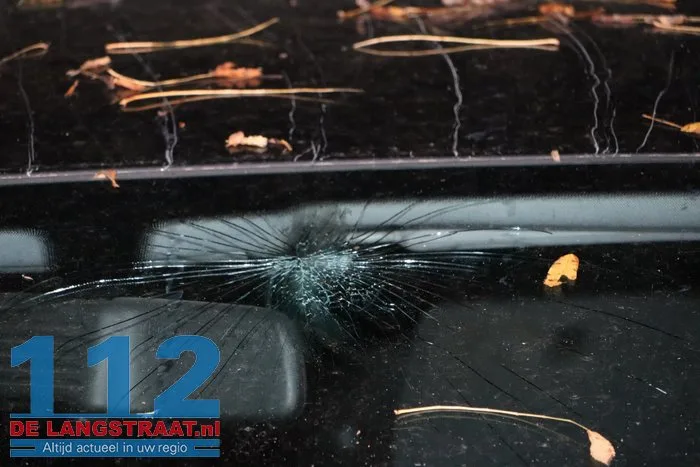 Auto belandt in sloot Kaatsheuvel, bestuurder spoorloos na ongeval 12 Auto belandt in sloot Kaatsheuvel, bestuurder spoorloos na ongeval 112 De Langstraat