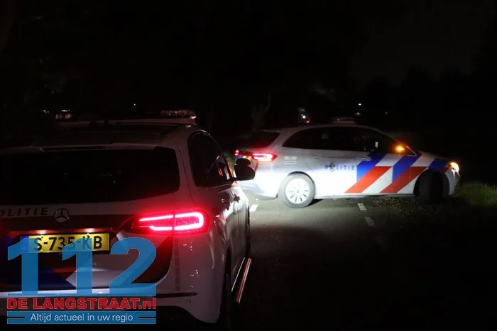 Auto belandt in sloot Kaatsheuvel, bestuurder spoorloos na ongeval 13 Auto belandt in sloot Kaatsheuvel, bestuurder spoorloos na ongeval 112 De Langstraat