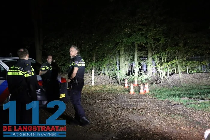 Auto belandt in sloot Kaatsheuvel, bestuurder spoorloos na ongeval 16 Auto belandt in sloot Kaatsheuvel, bestuurder spoorloos na ongeval 112 De Langstraat