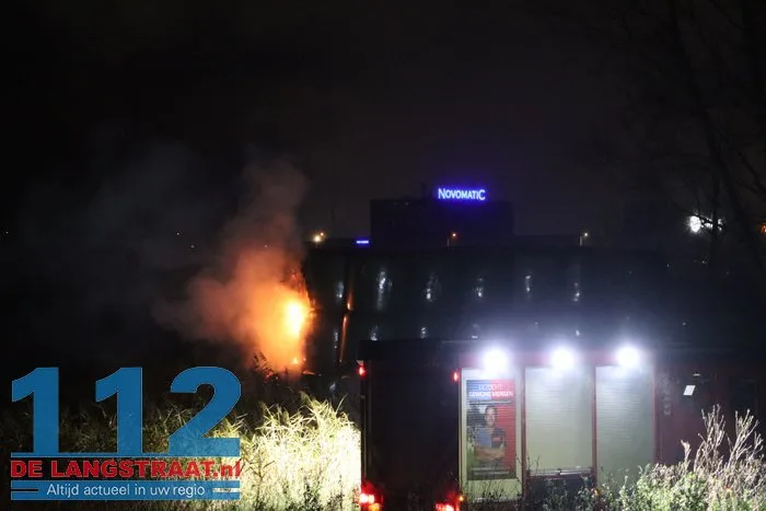 Veel rook bij buitenbrand Winterdijk Sprang-Capelle 2 Veel rook bij buitenbrand Winterdijk Sprang-Capelle 112 De Langstraat