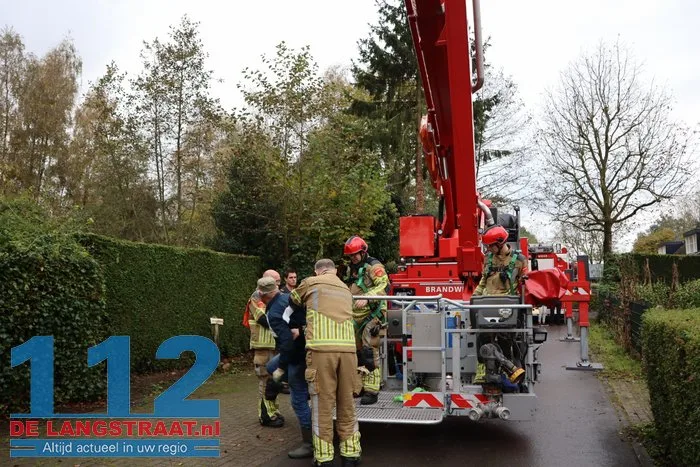 Man met hoogwerker uit boom gered Sprang-Capelle 9 Man met hoogwerker uit boom gered Sprang-Capelle 112 De Langstraat