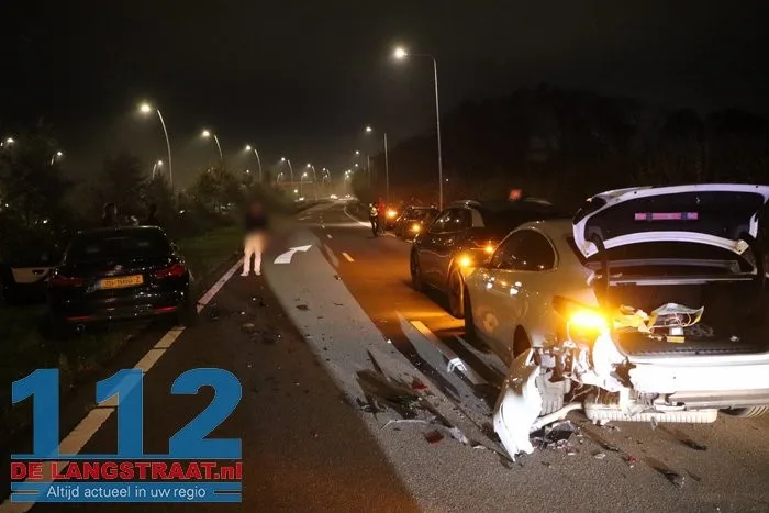 Ongeval met vijf auto's op Midden-Brabantweg bij Kaatsheuvel, één auto was pas een maand oud 1 Ongeval met vijf auto's op Midden-Brabantweg bij Kaatsheuvel, één auto was pas een maand oud 112 De Langstraat