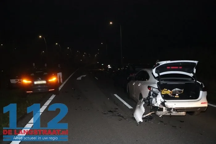 Ongeval met vijf auto's op Midden-Brabantweg bij Kaatsheuvel, één auto was pas een maand oud 3 Ongeval met vijf auto's op Midden-Brabantweg bij Kaatsheuvel, één auto was pas een maand oud 112 De Langstraat