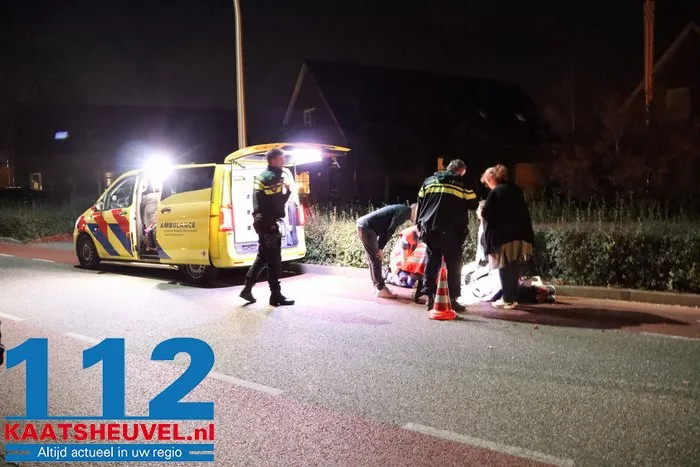 Man zwaargewond bij val met scooter in Drunen, met spoed naar ziekenhuis gebracht 1 Man zwaargewond bij val met scooter in Drunen, met spoed naar ziekenhuis gebracht 112 De Langstraat
