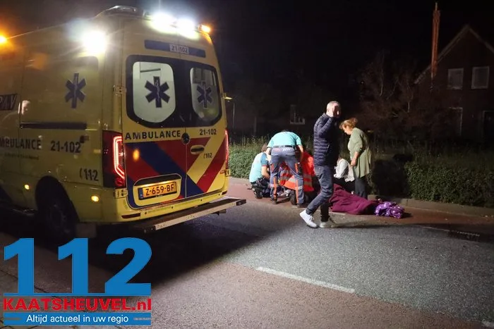 Man zwaargewond bij val met scooter in Drunen, met spoed naar ziekenhuis gebracht 2 Man zwaargewond bij val met scooter in Drunen, met spoed naar ziekenhuis gebracht 112 De Langstraat