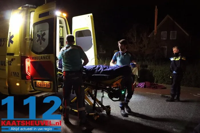 Man zwaargewond bij val met scooter in Drunen, met spoed naar ziekenhuis gebracht 4 Man zwaargewond bij val met scooter in Drunen, met spoed naar ziekenhuis gebracht 112 De Langstraat