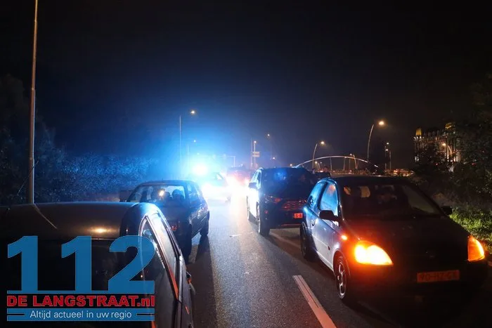 Ongeval met vijf auto's op Midden-Brabantweg bij Kaatsheuvel, één auto was pas een maand oud 7 Ongeval met vijf auto's op Midden-Brabantweg bij Kaatsheuvel, één auto was pas een maand oud 112 De Langstraat