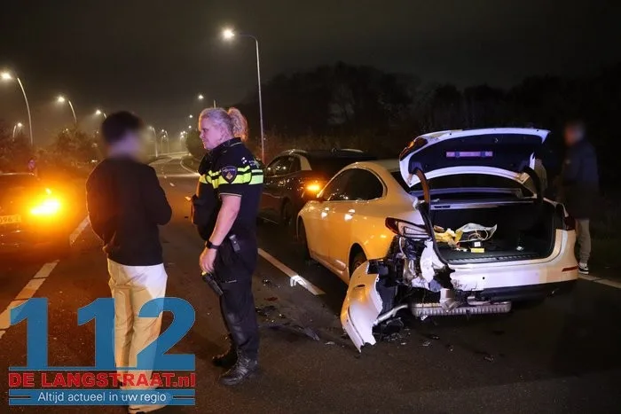 Ongeval met vijf auto's op Midden-Brabantweg bij Kaatsheuvel, één auto was pas een maand oud 9 Ongeval met vijf auto's op Midden-Brabantweg bij Kaatsheuvel, één auto was pas een maand oud 112 De Langstraat