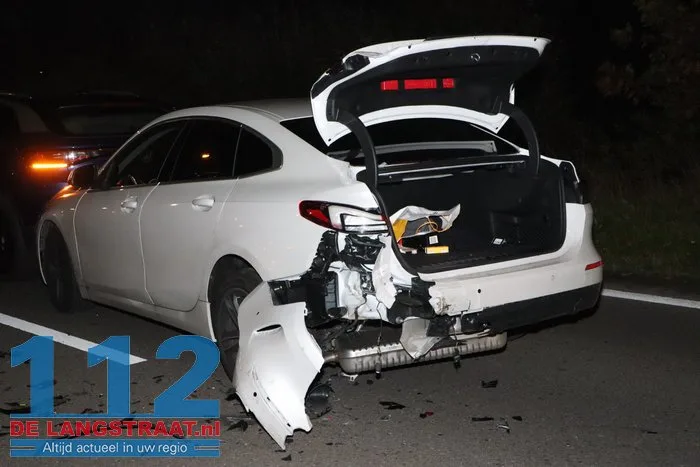 Ongeval met vijf auto's op Midden-Brabantweg bij Kaatsheuvel, één auto was pas een maand oud 13 Ongeval met vijf auto's op Midden-Brabantweg bij Kaatsheuvel, één auto was pas een maand oud 112 De Langstraat