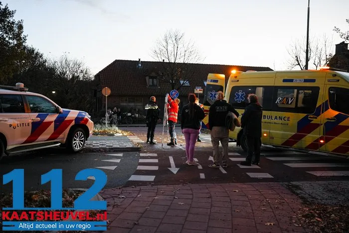 Fietser gewond naar het ziekenhuis na botsing in Kaatsheuvel: ‘Ze zijn niet altijd even goed te zien’ 3 Fietser gewond naar het ziekenhuis na botsing in Kaatsheuvel: ‘Ze zijn niet altijd even goed te zien’ 112 De Langstraat