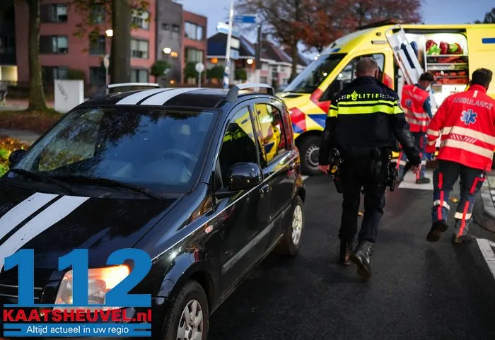 Fietser gewond naar het ziekenhuis na botsing in Kaatsheuvel: ‘Ze zijn niet altijd even goed te zien’ 4 Fietser gewond naar het ziekenhuis na botsing in Kaatsheuvel: ‘Ze zijn niet altijd even goed te zien’ 112 De Langstraat