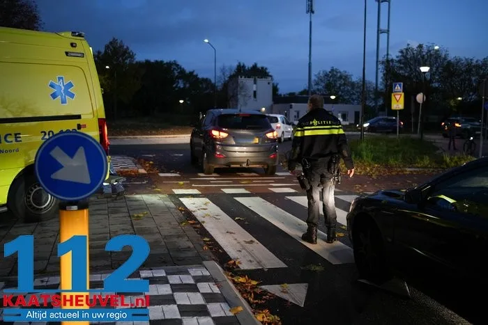 Fietser gewond naar het ziekenhuis na botsing in Kaatsheuvel: ‘Ze zijn niet altijd even goed te zien’ 5 Fietser gewond naar het ziekenhuis na botsing in Kaatsheuvel: ‘Ze zijn niet altijd even goed te zien’ 112 De Langstraat