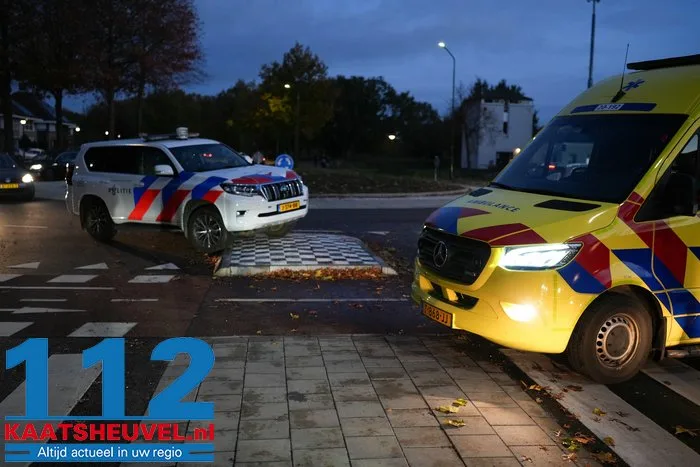 Fietser gewond naar het ziekenhuis na botsing in Kaatsheuvel: ‘Ze zijn niet altijd even goed te zien’ 6 Fietser gewond naar het ziekenhuis na botsing in Kaatsheuvel: ‘Ze zijn niet altijd even goed te zien’ 112 De Langstraat