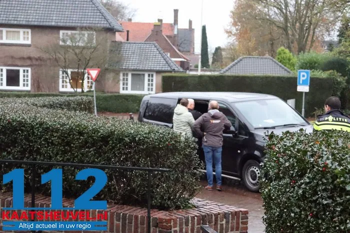 Gemeentehuis van Heusden tijdelijk ontruimd na alarmerende vondst, maar ‘verdacht pakket’ blijkt doosje van Greetz 112 De Langstraat