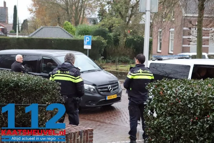 Gemeentehuis van Heusden tijdelijk ontruimd na alarmerende vondst, maar ‘verdacht pakket’ blijkt doosje van Greetz 112 De Langstraat