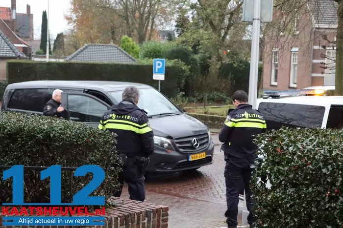 Gemeentehuis van Heusden tijdelijk ontruimd na alarmerende vondst, maar ‘verdacht pakket’ blijkt doosje van Greetz 112 De Langstraat