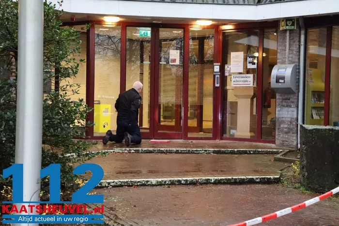Gemeentehuis van Heusden tijdelijk ontruimd na alarmerende vondst, maar ‘verdacht pakket’ blijkt doosje van Greetz 112 De Langstraat
